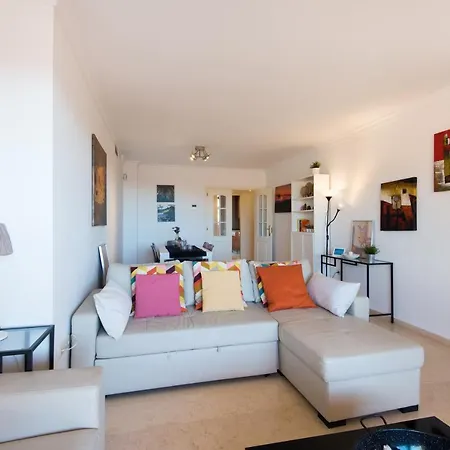 Rentandhomes Golf Elviria * マルベーリャ